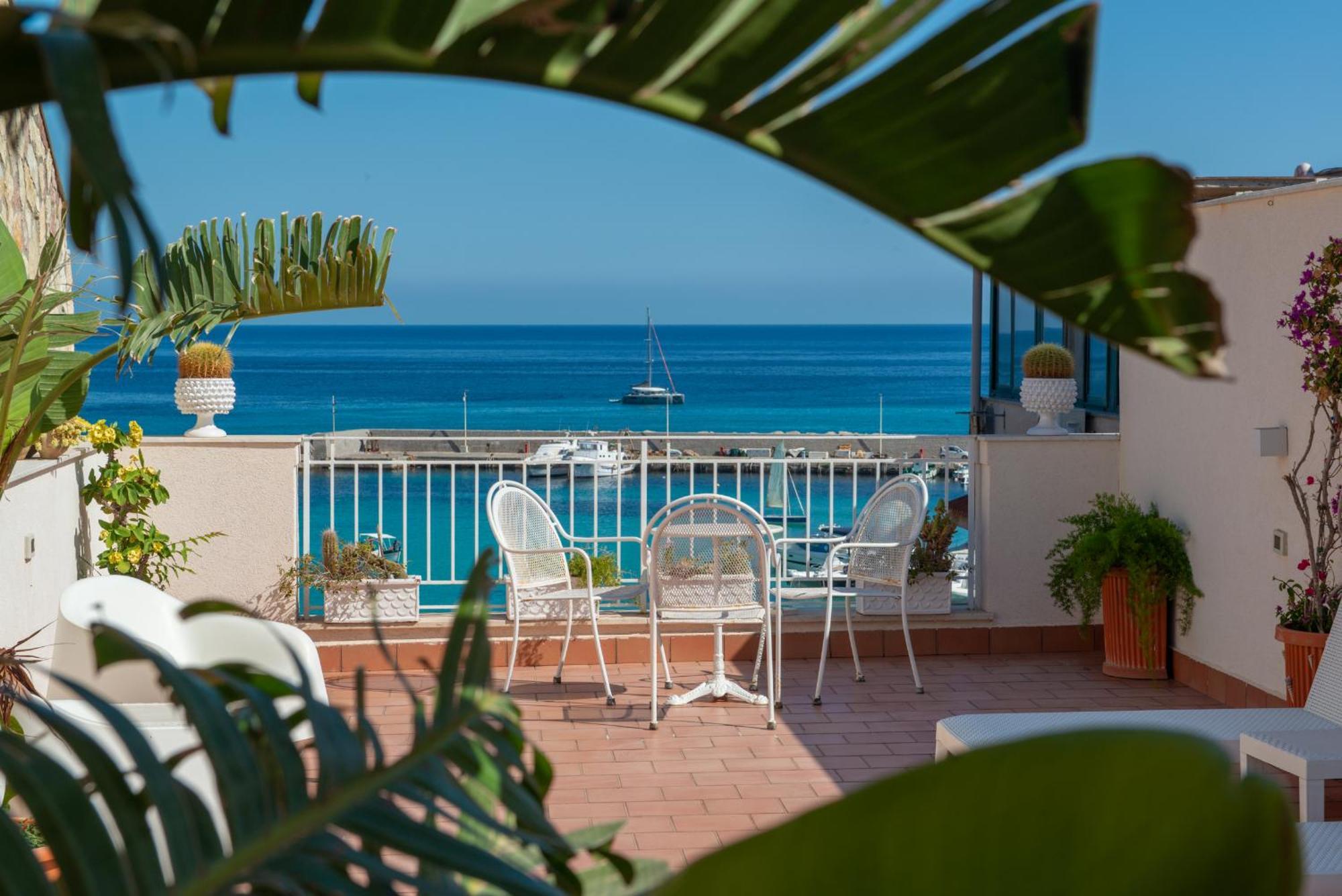 Palermo Mare Holidays Sferracavallo Eksteriør bilde